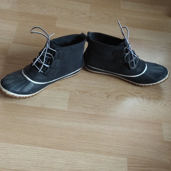 Women's Sorel Out & About Leather Boots - Picture 2 of 9